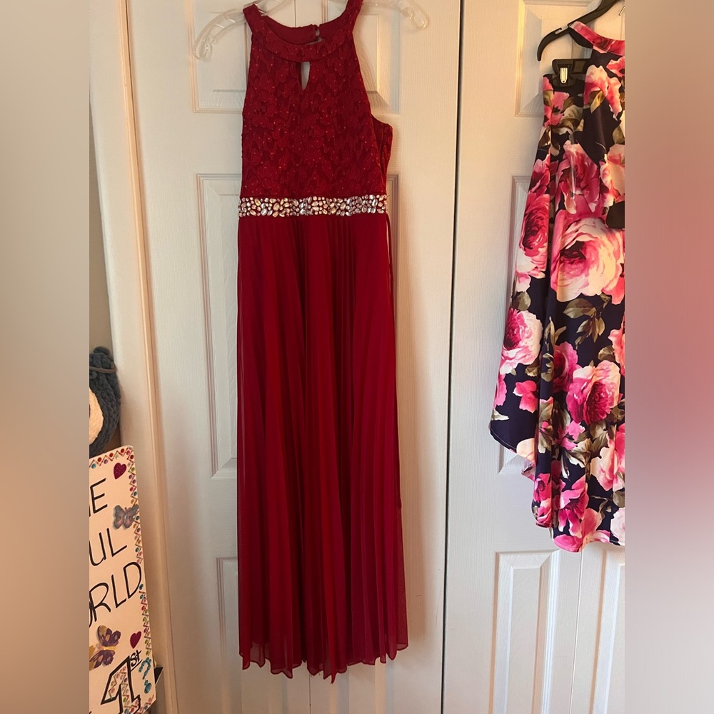 Long red hoco dress ❤️